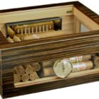 καφέ ξύλινος υγραντήρας πούρων με τζάμι