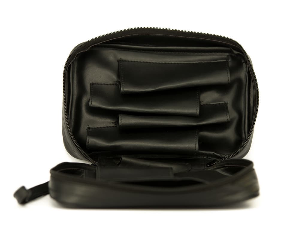 μαύρη δερμάτινη θήκη για πίπες marvel