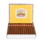 πούρα σε ξύλινο καφέ κουτί πούρων