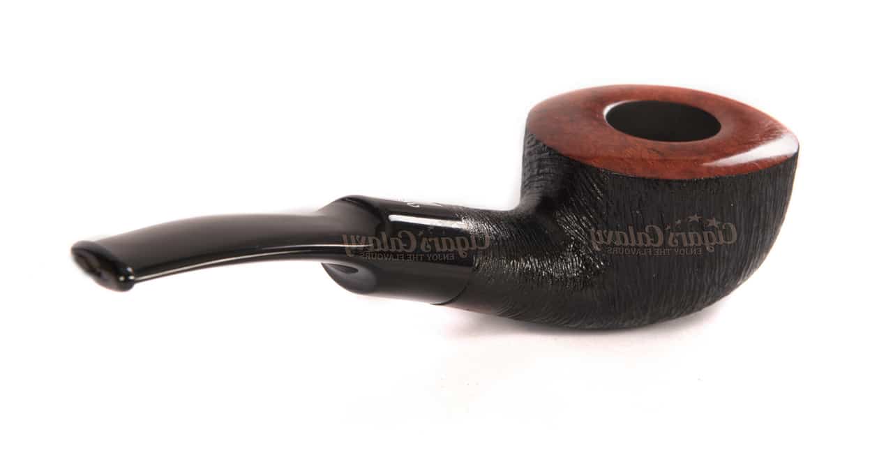 ξύλινη πίπα καπνού καφέ