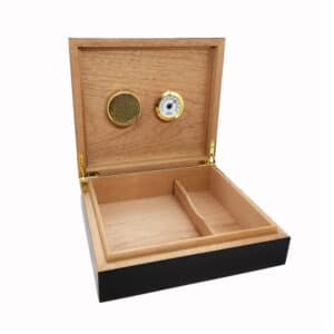 Wooden Humidor Cuban Flag for 12-20 Cigars (1003-C), ξύλινος υγραντήρας πούρων με τη σημαία της Κούβας, με ανοιχτό καπάκι