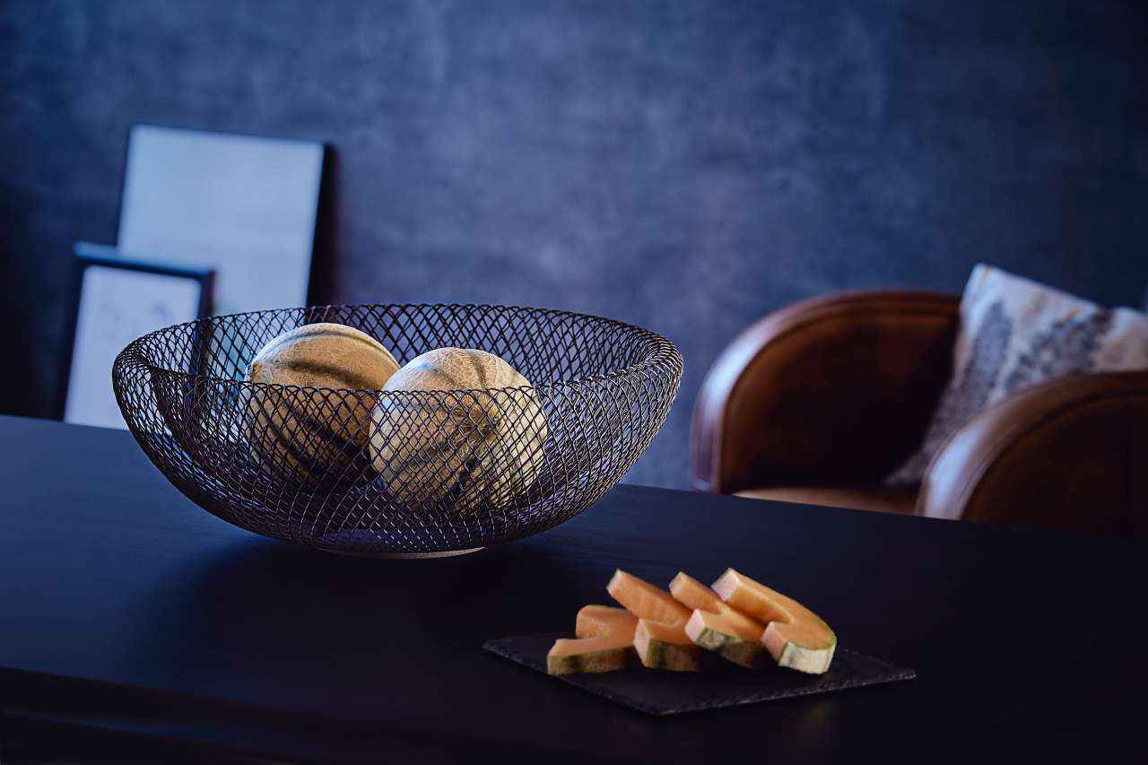 Mesh μπωλ XL 40 εκ μεταλλικό ανοξείδωτο μαύρο με φρούτα μέσα