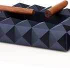 Quasar Matte Midnight Blue Σταχτοδοχείο σκούρο μπλε μεταλλικό με δύο πούρα επάνω