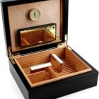 Υγραντήρας Humidor Torino Deluxe για 30 Πούρα ξύλινος μαύρο χρώμα ανοιχτό καπάκι