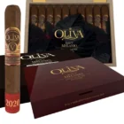 Serie V Melanio Toro Grande Edicion Limitada 2020 πούρο τόρο Νικαράγουας δίπλα σε ξύλινα κουτιά για πούρα