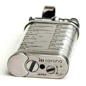 Old Boy Αναπτήρας Πίπας Από Κασσίτερο ασημένιο χρώμα με χαρακτικά σχέδια επάνω