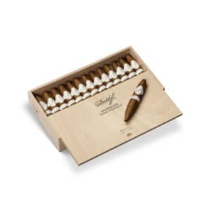 Aniversario Short Perfecto πούρο Εκουαδόρ και Δομινικανής Δημοκρατίας μέσα στο ξύλινο κουτί τους