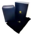 Υγραντήρας Ταξιδίου Δερμάτινος με ξύλινες θήκες για πούρα δίπλα στο μαύρο κουτί του