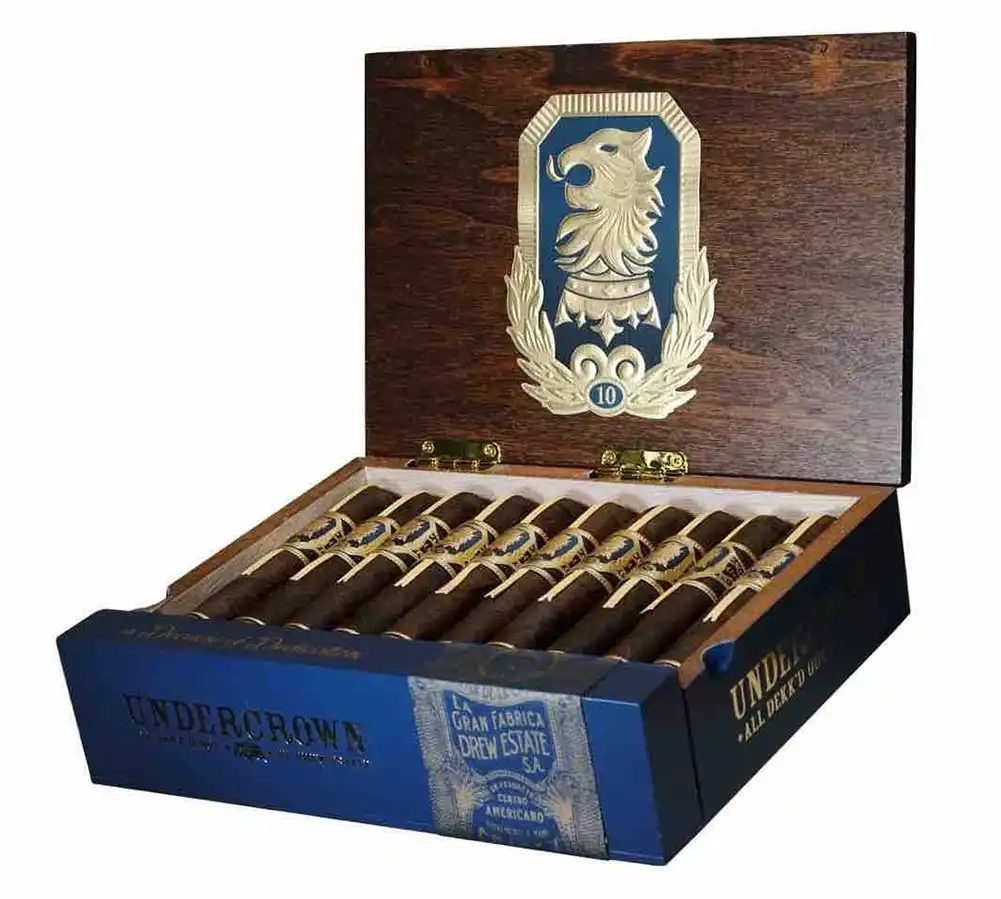 Undercrown 10 All Dekk' D Out Toro πούρο τόρο Νικαράγουας γεύση σοκολάτας, κακάο, δέρματος και μελιού μήκος 152 χιλιοστά διάμετρος 52 χιλιοστά μέσα στο ξύλινο μπλε-καφέ κουτί συσκευασίας τους