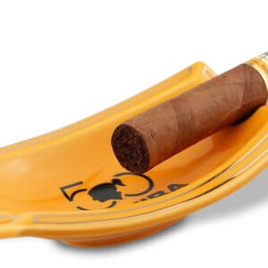 Κεραμικό Σταχτοδοχείο Κίτρινο για 1 πούρο (ASH-121B) με ένα πούρο επάνω