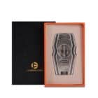 Μεταλλικός Πουροκόπτης Punch & V-Cut ασημένιο χρώμα μέσα στο κουτί συσκευασίας του που έχει μαύρο καπάκι