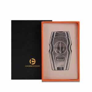 Μεταλλικός Πουροκόπτης Punch & V-Cut ασημένιο χρώμα μέσα στο κουτί συσκευασίας του που έχει μαύρο καπάκι