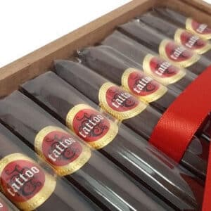 Tattoo Adivino πούρο μήκος 140 χιλιοστά διάμετρος 58 χιλιοστά Νικαράγουας Εκουαδόρ μέσα στο ξύλινο κουτί τους