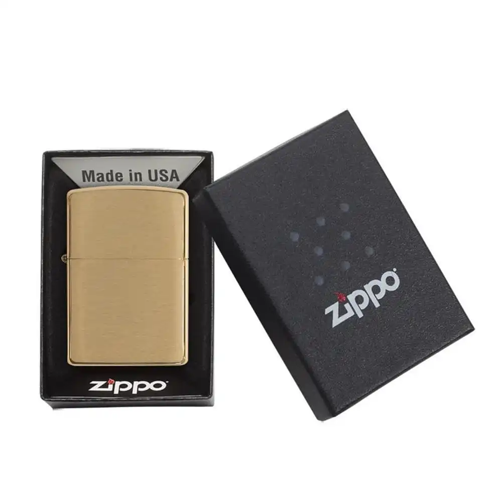 Classic Brushed Brass Αναπτήρας μεταλλικός γυαλιστερός κιτρινωπό χρώμα μέσα στο μαύρο κουτί του