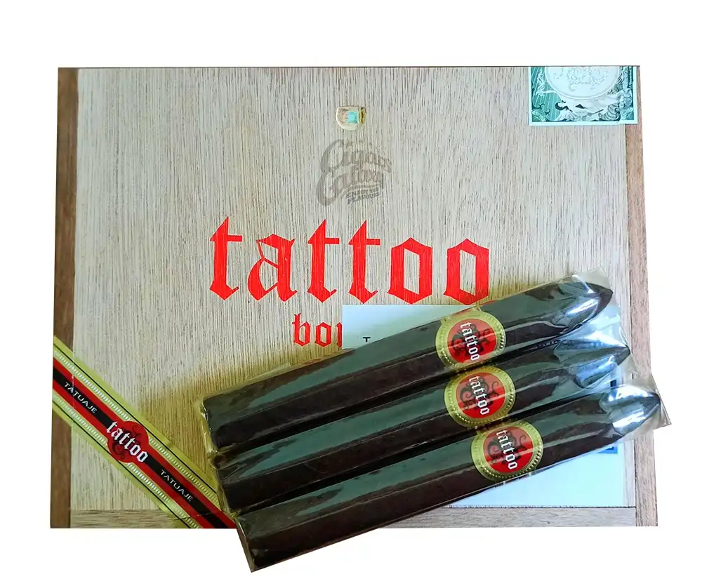 Tattoo Bonito Torpedo πούρο Νικαράγουα Εκουαδόρ πάνω στο ξύλινο κουτί τους