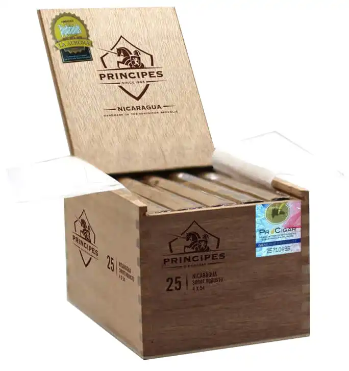 Nicaragua Robusto πούρο ρομπούστο Νικαράγουας μέσα στο ξύλινο κουτί τους με λογότυπο της Principes πανω