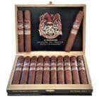 κουτί πούρων ανοιγμένο γεμάτο με πούρα