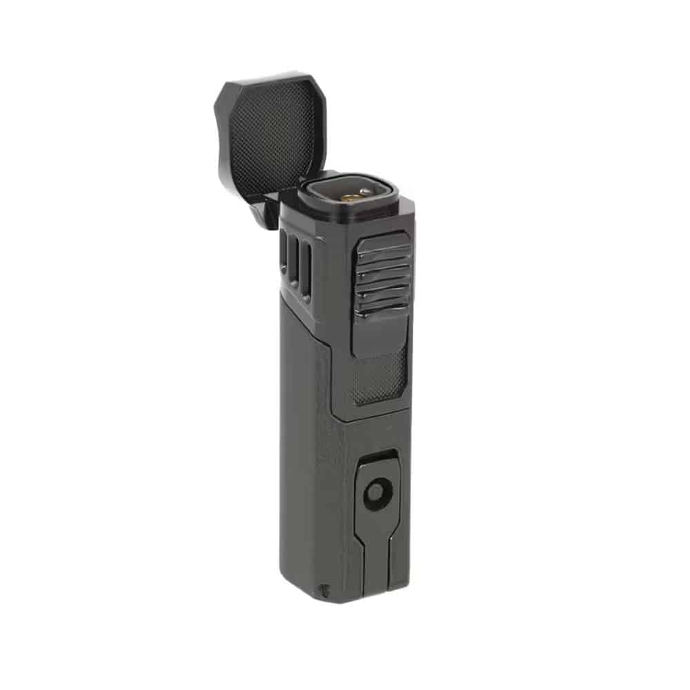 μαύρος αναπτήρας με ανοικτό το καπάκι