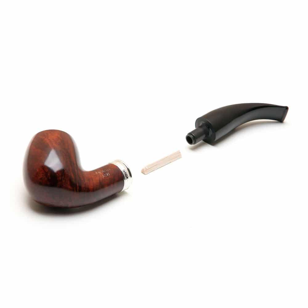 πίπα καφέ γυαλιστερή ανοιγμένη για να επιδείξει την αλλαγή φίλτρου