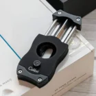 Πουροκόφτης V-CUT Black & Gold μεταλλικός κόφτης πούρων σε χρώμα μαύρο