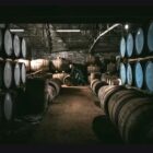 ARDBEG - 8 Years Old Single Malt Whiskey 700ml, διάδρομος κάβας με βαρέλια