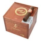 AJ FERNANDEZ - Last Call Corticas πούρο, πάνω σε ξύλινο κουτί πούρων