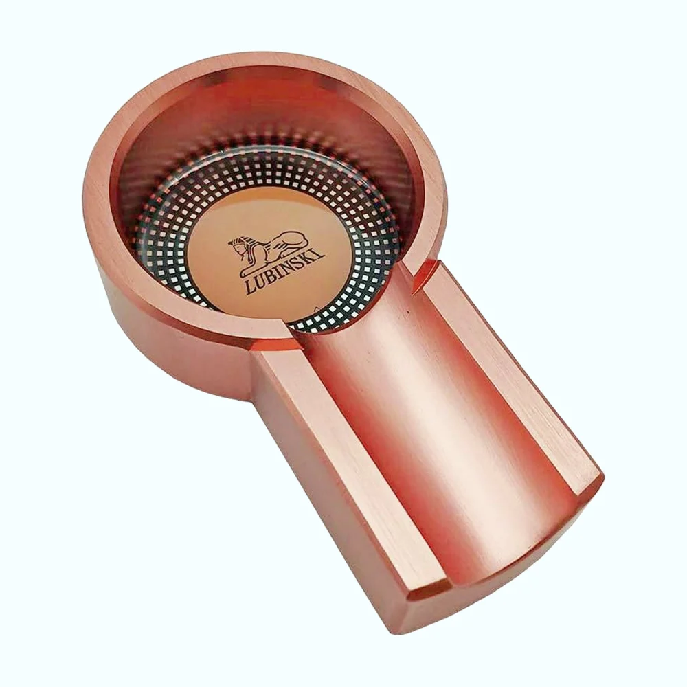 LUBINSKI - Σταχτοδοχείο Από Αλουμίνιο Pink Gold (LB-026-PINK-GOLD) Μεταλλικό σταχτοδοχείο για ένα πούρο ή και για τσιγάρο από τη Lubinski σε pink gold χρώμα. Μοντέρνο, στιβαρό, με αντιολισθητική βάση.