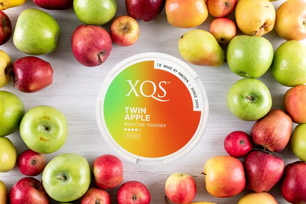 XQS - Φακελάκια Νικοτίνης Twin Apple Strong 8mg, κουτί στρογγυλό καφέ-πράσινο, μήλα