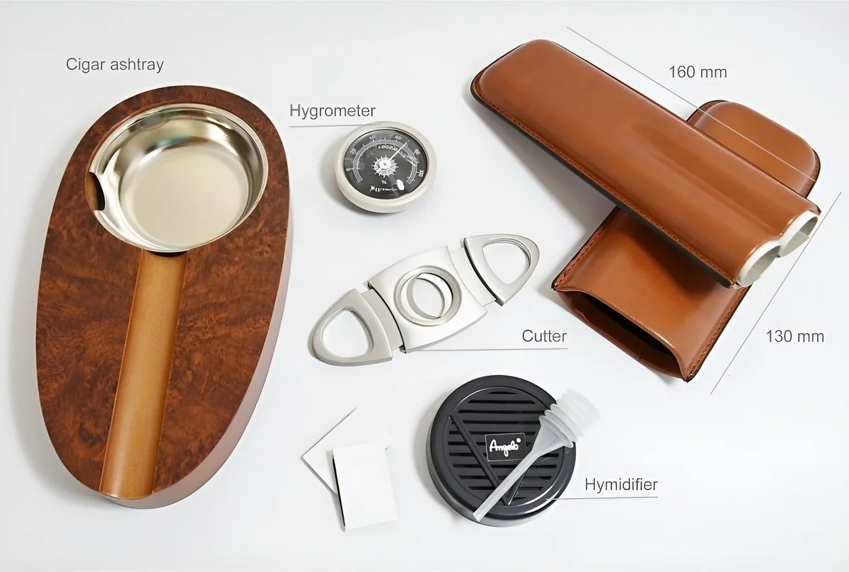 Ξύλινο humidor-set σε καφέ χρώμα κερασιάς για 25 πούρα. Με υγρόμετρο και υγραντικό στοιχείο, πουροκόφτη, δερμάτινη θήκη και σταχτοδοχείο!