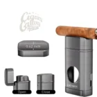 3-Jet αναπτήρας Cigarol με ενσωματωμένο πουροκόφτη V-cut σε όμορφο Gunmetal χρώμα. Το καπάκι του χρησιμεύει και σαν βάση πούρου. 