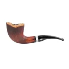 Η Chacom Pipe of the Year 2025 αποτελεί μία από τις πιο εκλεπτυσμένες δημιουργίες της παραδοσιακής γαλλικής εταιρείας. Κατασκευασμένη στο Saint-Claude.