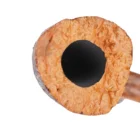 Η Chacom Pipe of the Year 2025 αποτελεί μία από τις πιο εκλεπτυσμένες δημιουργίες της παραδοσιακής γαλλικής εταιρείας. Κατασκευασμένη στο Saint-Claude.