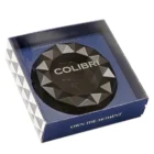 Το σταχτοδοχείο Colibri Quasar Round συνδυάζει τη μοντέρνα αισθητική με τον εμβληματικό, τρισδιάστατο σχεδιασμό της σειράς Quasar.