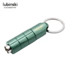 Μεταλλικός κόπτης πούρων δύο διαμέτρων bullet από ανοξείδωτο ατσάλι σε πράσινο χρώμα. Χρησιμοποιείται ως μπρελόκ για να το έχετε πάντα μαζί σας.
