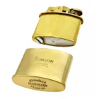 Ο Ronson Nostalgia Gold Satin αποτελεί φόρο τιμής στην ιστορία της Ronson, που το 1913 παρουσίασε έναν από τους πρώτους αναπτήρες υγρού καυσίμου.