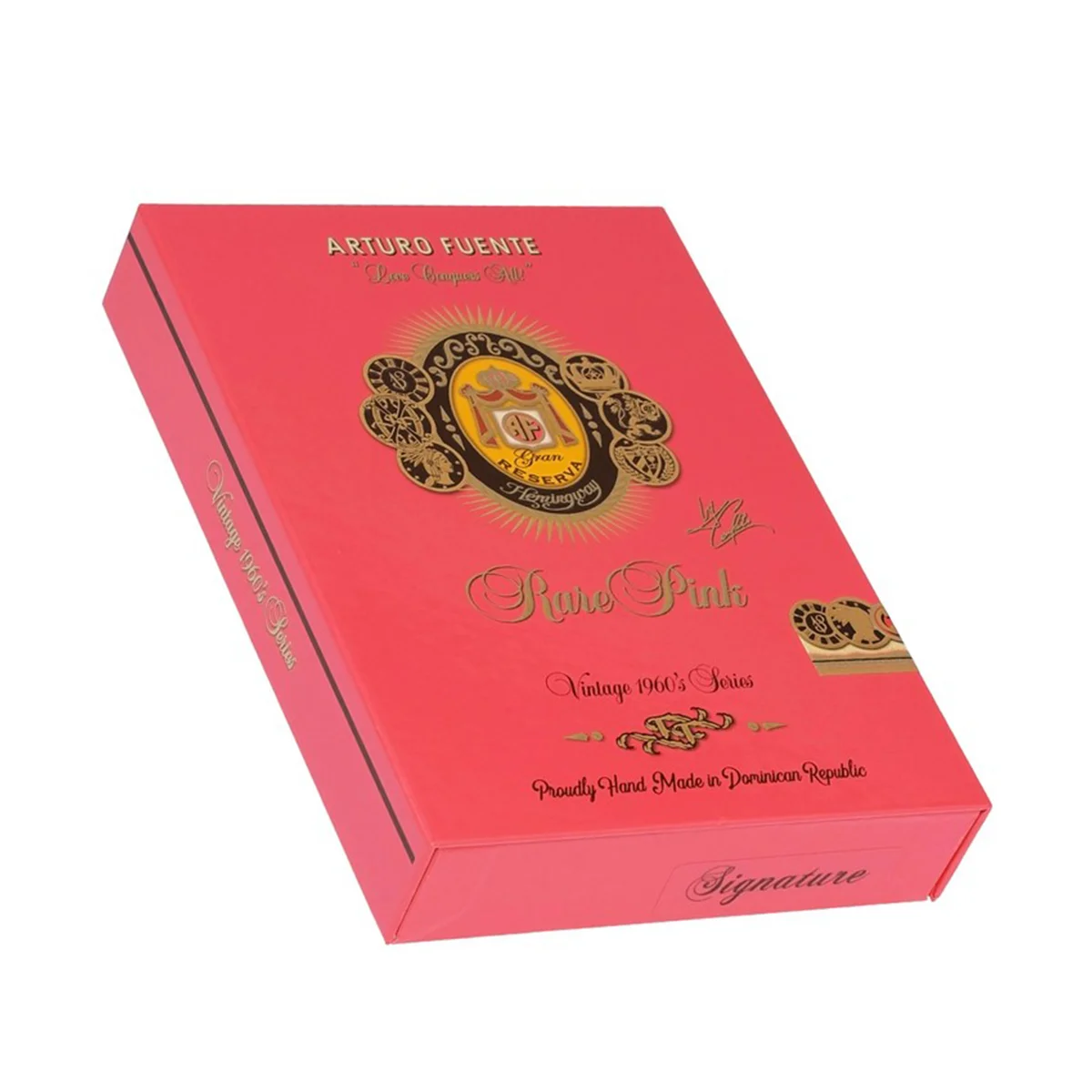 Το Arturo Fuente Rare Pink Short Story αποτελεί μια συλλεκτική έκδοση, εμπνευσμένη από το πνεύμα αλλαγής και δημιουργικής ελευθερίας της δεκαετίας του ’60.