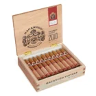 Το Macanudo Vintage 2010 αποτελεί ένα κομψό και ισορροπημένο premium πούρο που δημιουργήθηκε με φύλλα καλλιεργημένα το 2010.