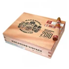 Το Macanudo Vintage 2010 αποτελεί ένα κομψό και ισορροπημένο premium πούρο που δημιουργήθηκε με φύλλα καλλιεργημένα το 2010.