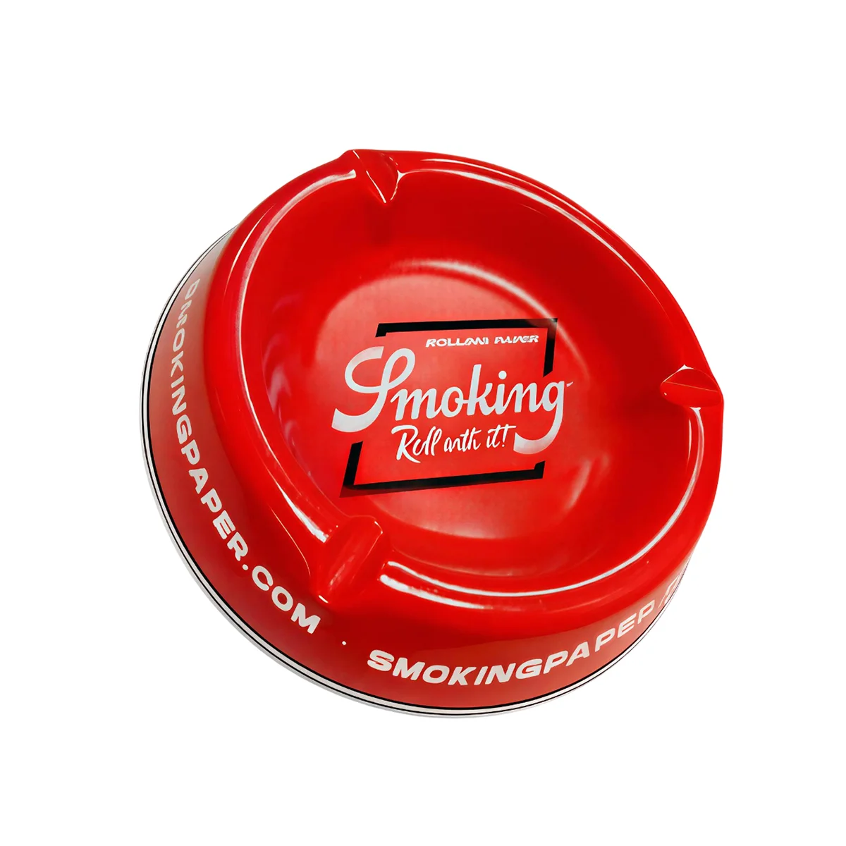 Μεταλλικό σταχτοδοχείο από τη Smoking, που διαθέτει 3 θέσεις για τσιγάρα με διάμετρο 15 εκατοστά. Σε κόκκινο χρώμα και το χαρακτηριστικό logo της εταιρίας.