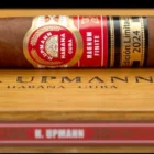 Ένα limited Habano που απευθύνεται σε aficionados και συλλέκτες, συνδυάζοντας βάθος, κομψότητα και αυθεντική κουβανέζικη τεχνική.