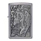 Ο Zippo Skull & Angel Emblem (49442) ξεχωρίζει με το εντυπωσιακό του σχέδιο, συνδυάζοντας gothic στοιχεία με μοντέρνα αισθητική.