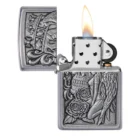 Ο Zippo Skull & Angel Emblem (49442) ξεχωρίζει με το εντυπωσιακό του σχέδιο, συνδυάζοντας gothic στοιχεία με μοντέρνα αισθητική.