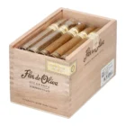 Τα Flor de Oliva Connecticut αποτελούν μια ξεχωριστή έκφραση της παράδοσης της Oliva, σχεδιασμένα για όσους αναζητούν μια ισορροπημένη εμπειρία καπνίσματος.
