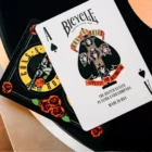 Η συλλεκτική τράπουλα Bicycle Guns N’ Roses Appetite for Destruction φέρνει την ενέργεια ενός από τα πιο εμβληματικά άλμπουμ της rock ιστορίας στο τραπέζι.