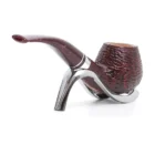 Η σειρά της Savinelli, Bacco, είναι αφιερωμένη στο Βάκχο, θεό του κρασιού. Διαθέτει χρωματιστό ακρυλικό επιστόμιο σε σκούρο κόκκινο.